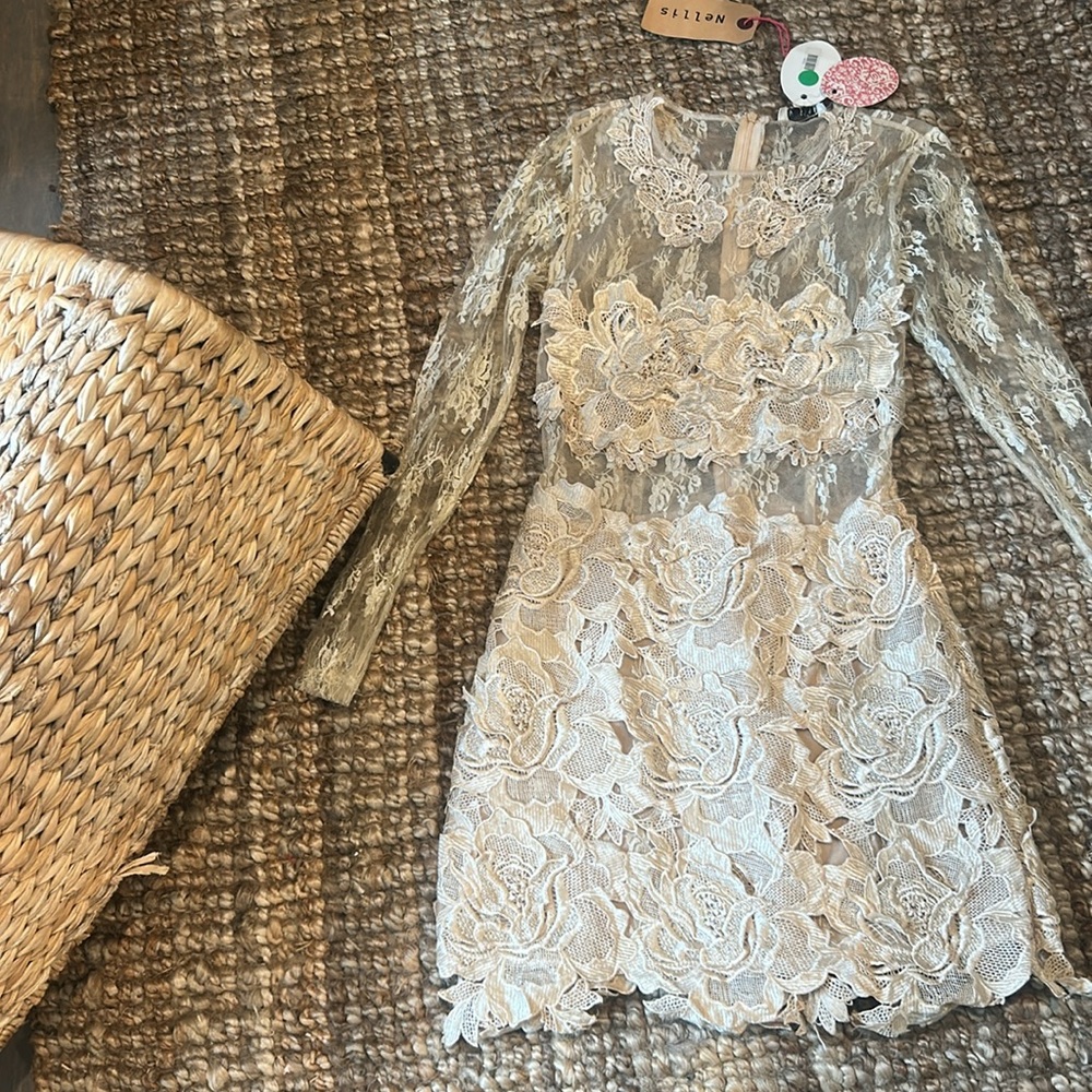 NWT Nellis Boutique Creme Lace Sparkly LS Embellished Dress Size Small